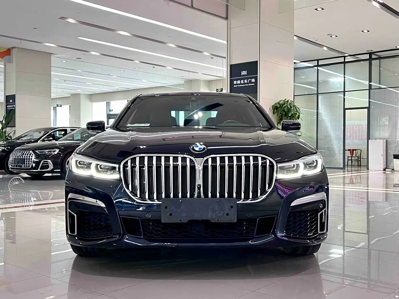 BMW 7 Series 2019 Facelift 740Li Leading M Sport Package фото 2
