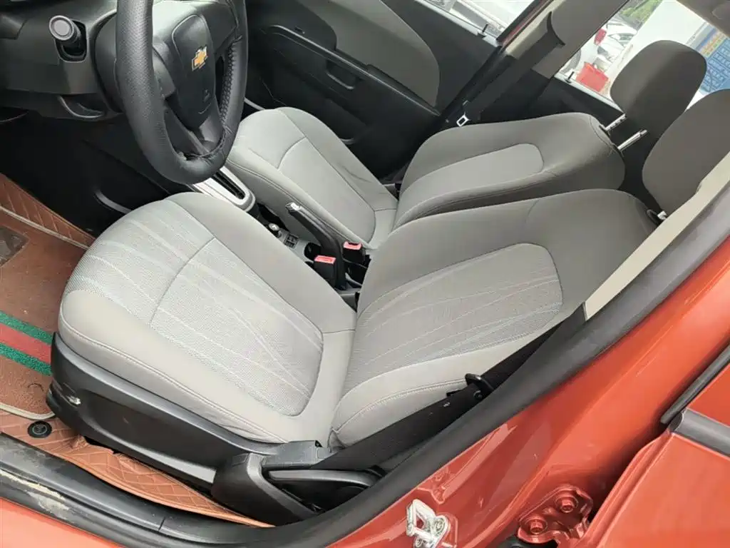 Chevrolet Aveo 2014 Sedan 1.4SL AT Fashion Edition фото 15
