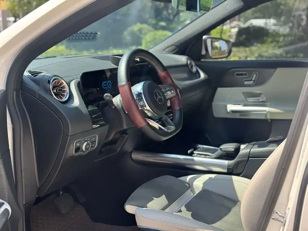 Photo 4 - Mercedes-Benz EQA