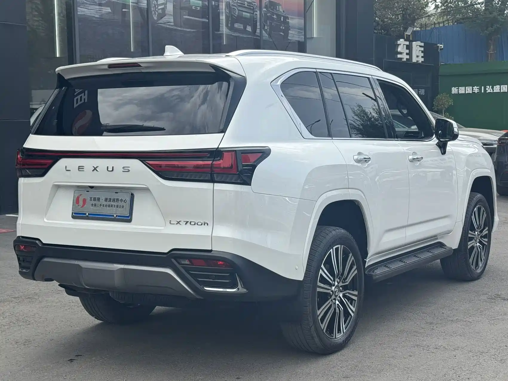 Фото 5 - Lexus LX