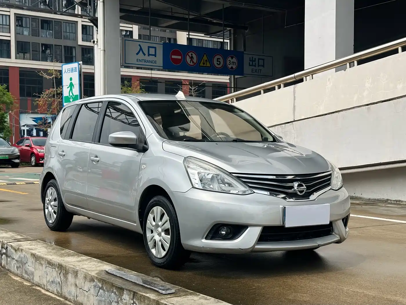 Nissan Livina 2015 2013 1.6XE CVT Comfort