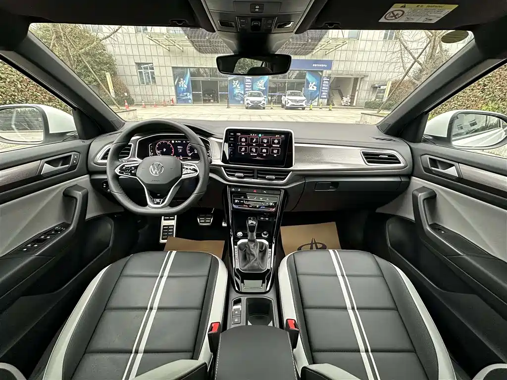 VOLKSWAGEN T-ROC EXPLORING SONGS
