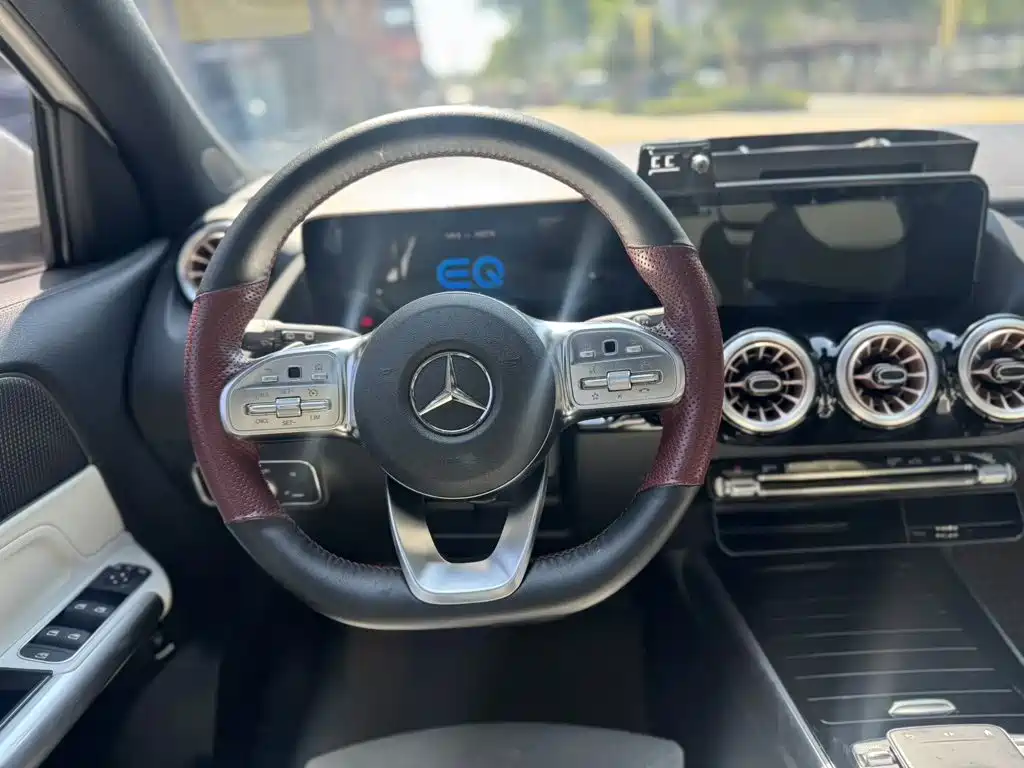Photo 7 - Mercedes-Benz EQA