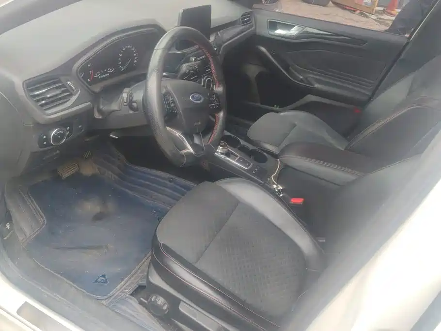 Photo 9 - Ford Focus