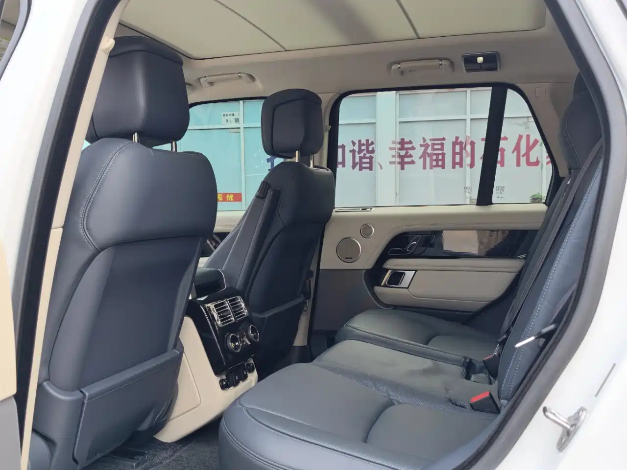 Land Rover Range Rover 2018 3.0 SC V6 Vogue Heritage Edition фото 10