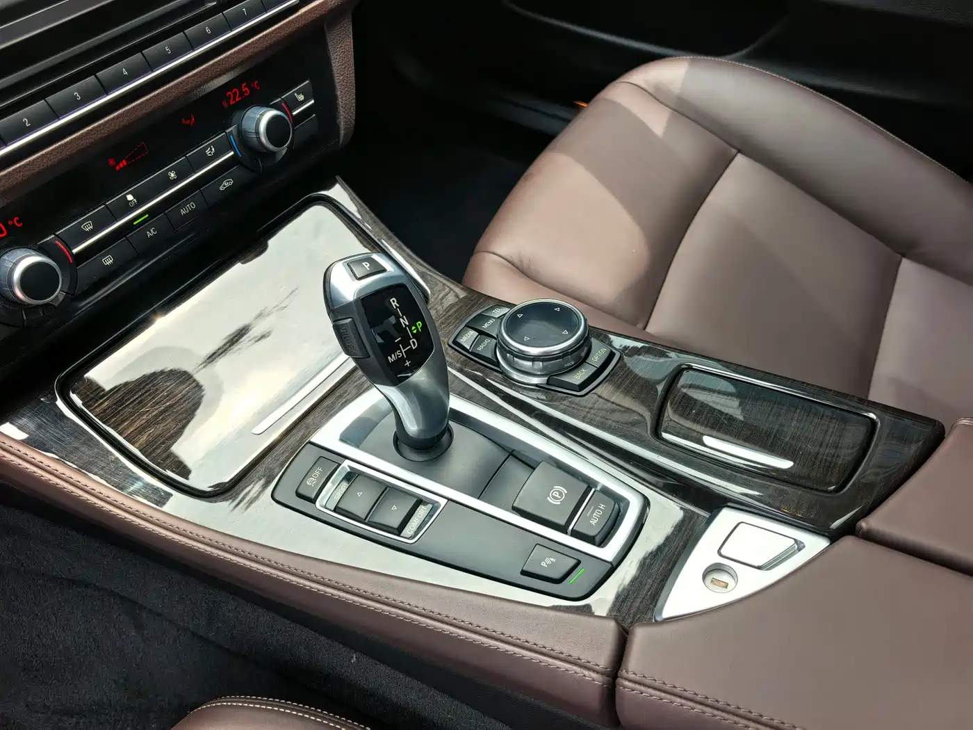 BMW 5 Series 2014 525Li Luxury Design Package фото 12