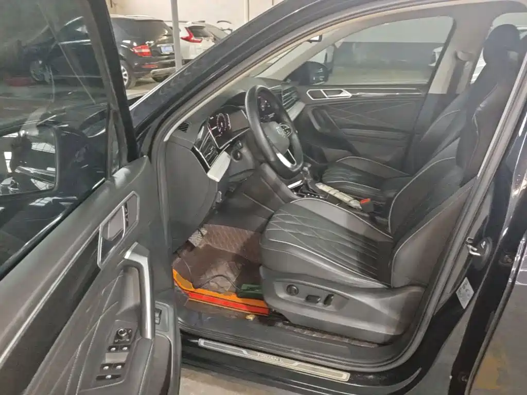 Фото 16 - Volkswagen Tiguan L