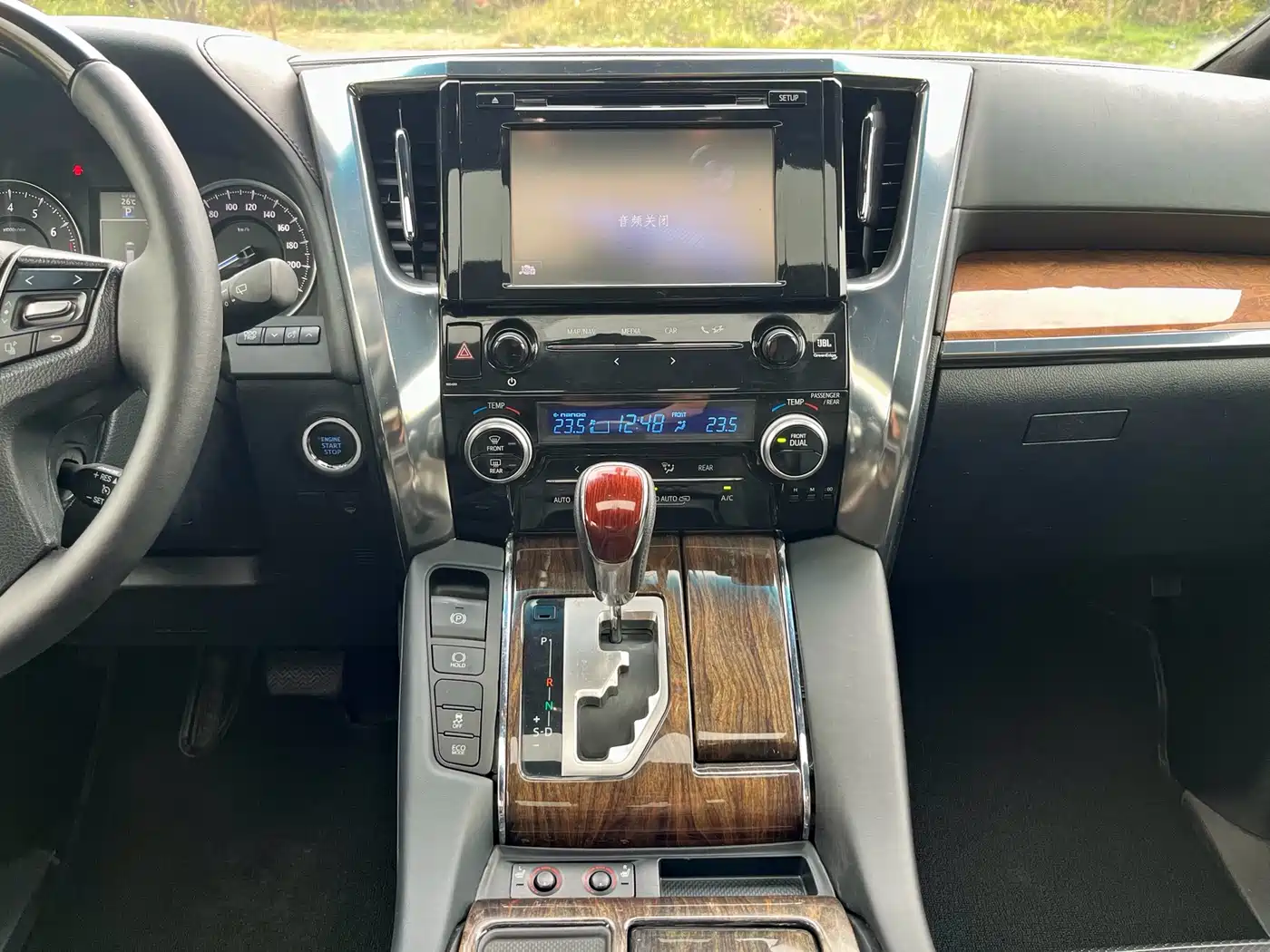 Toyota Alphard 2018 3.5L Luxury фото 10