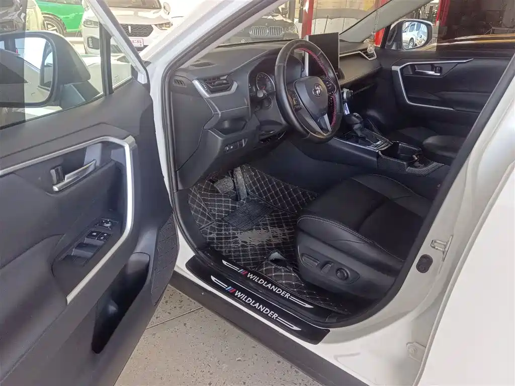 Toyota Wildlander 2020 2.0L CVT 2WD Luxury Edition фото 13