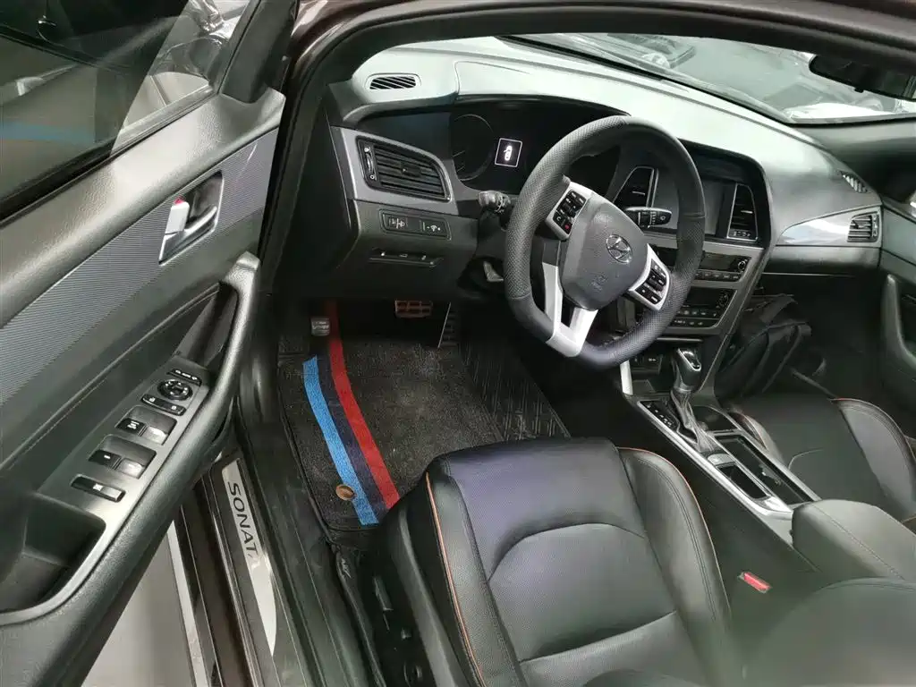 Hyundai Sonata 2015 1.6T GLS Smart фото 16
