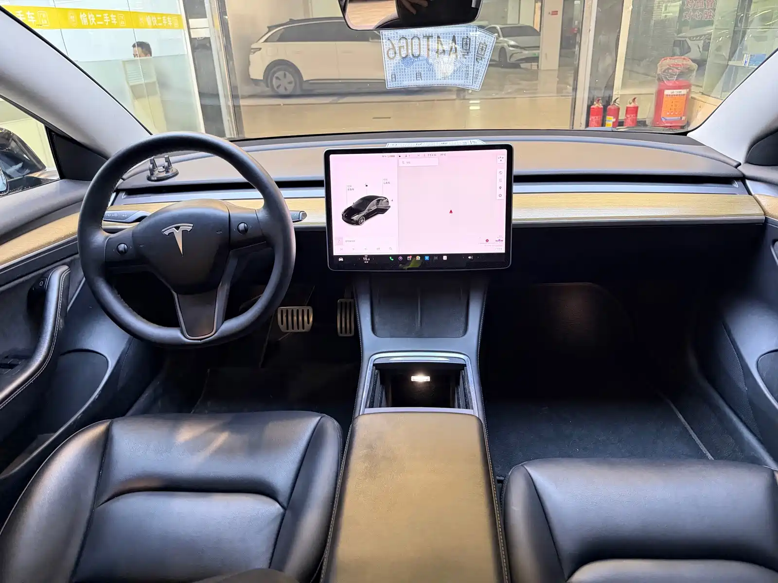 Фото 10 - Tesla Model 3