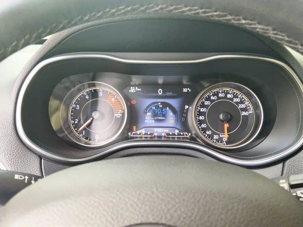 Jeep Cherokee 2019 2019 2.0T AWD Exploration Edition + Autonomous Driving Package (China V)