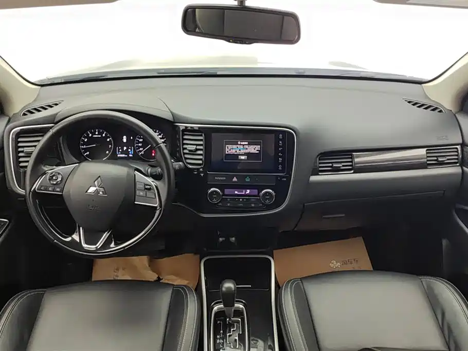 Mitsubishi Outlander 2020 2.0L 2WD Premium 5-seater фото 12