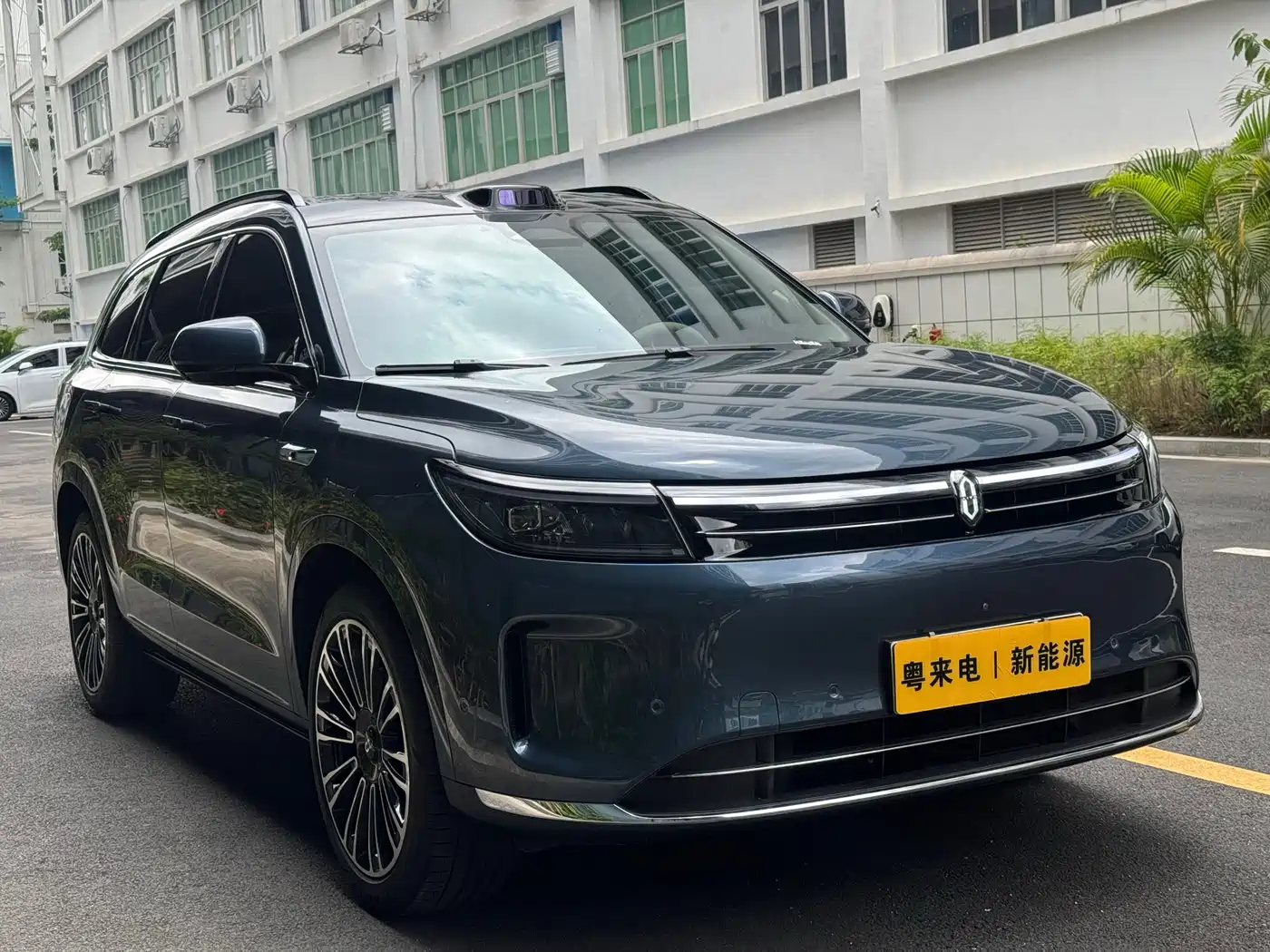 AITO Wenjie AITO M7 2024 1.5T Smart Drive RWD Ultra 5-seater фото 3
