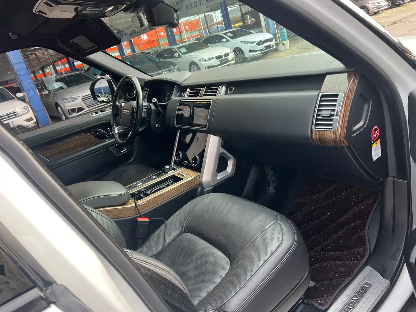 Land Rover Range Rover 2018 3.0 SC V6 Vogue Heritage Extended Edition фото 4