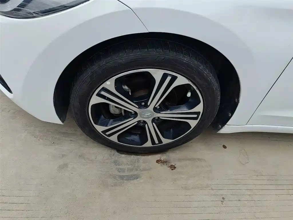 Hyundai Elantra 2018 1.4T DCT Dynamic·Vitality Model фото 23