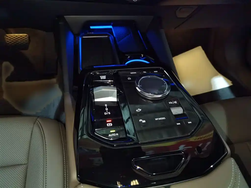 BMW 5 Series 2024 530Li Leading M Sport Package фото 6