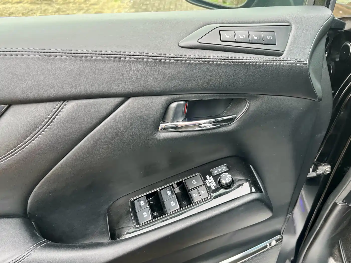 Toyota Alphard 2018 3.5L Luxury фото 9