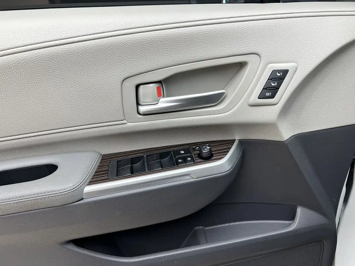 Toyota Granvia 2023 2022 2.5L Hybrid Premium Edition