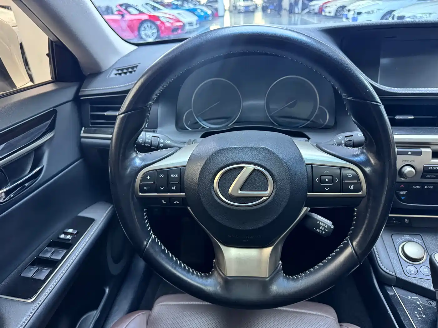 Lexus ES 2017 200 30th Anniversary Edition фото 11