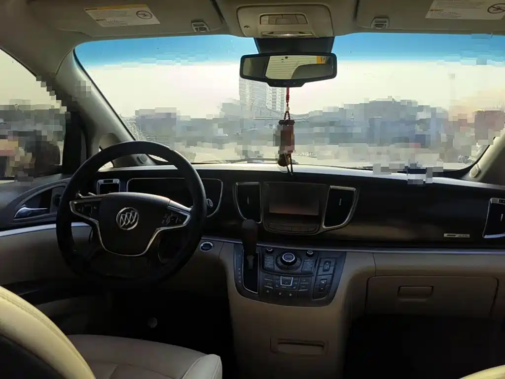 Photo 12 - Buick GL8