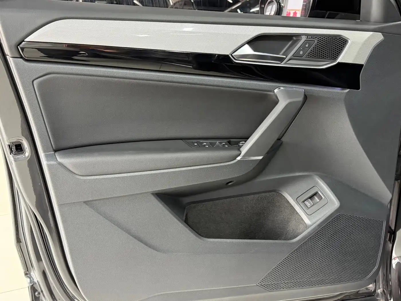 Volkswagen Tayron 2022 280TSI 2WD Luxury Smart Connect Edition фото 8