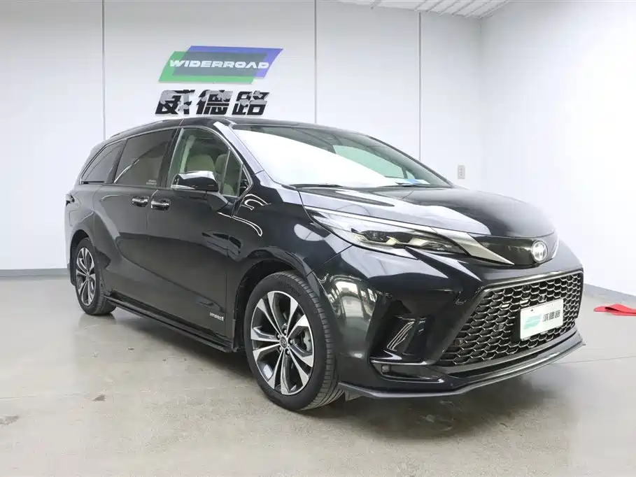 Toyota Granvia 2022 2.5L Hybrid Premium Edition фото 5