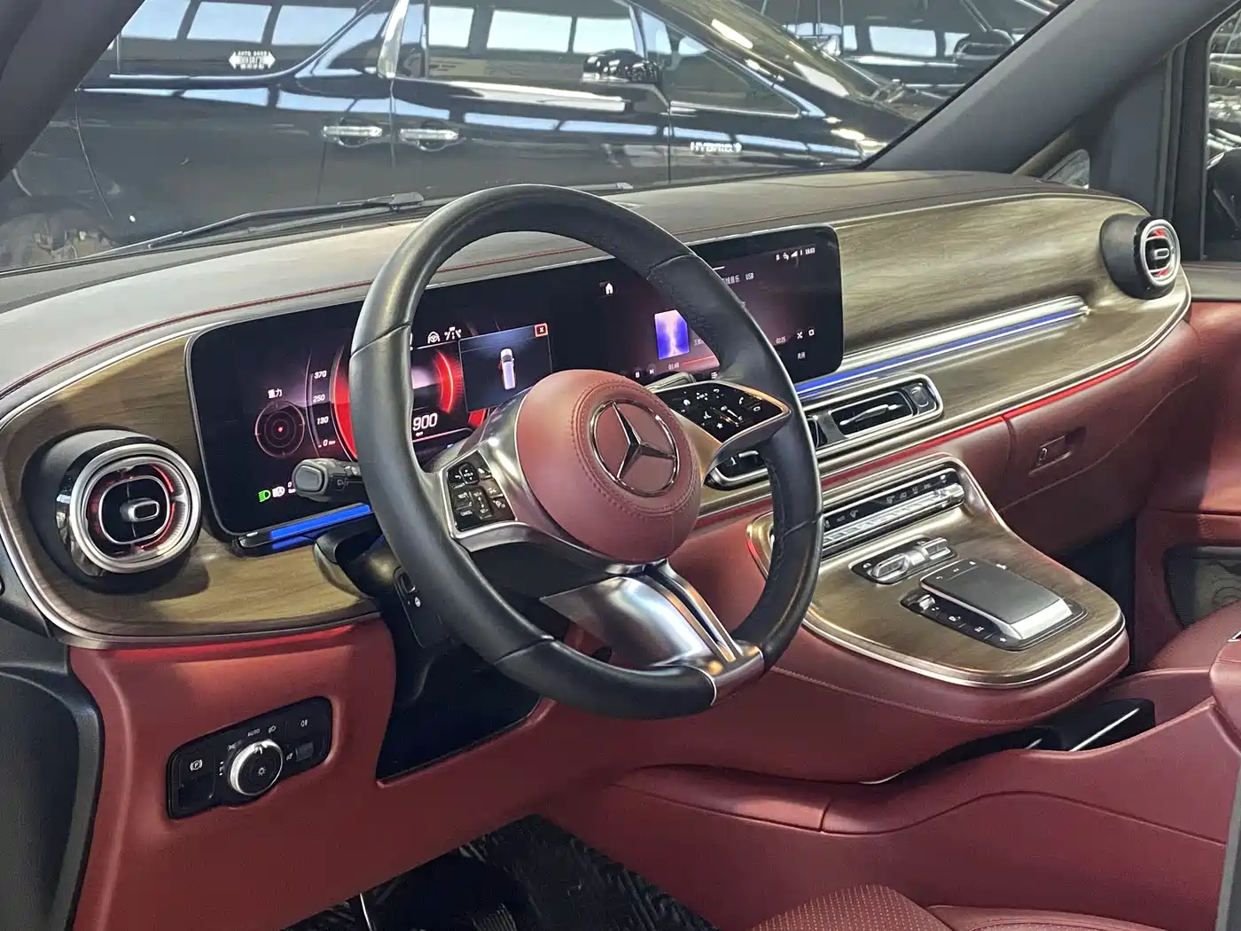 Mercedes-Benz V-Class 2024 V 300 L Long Wheelbase Luxury Edition фото 3