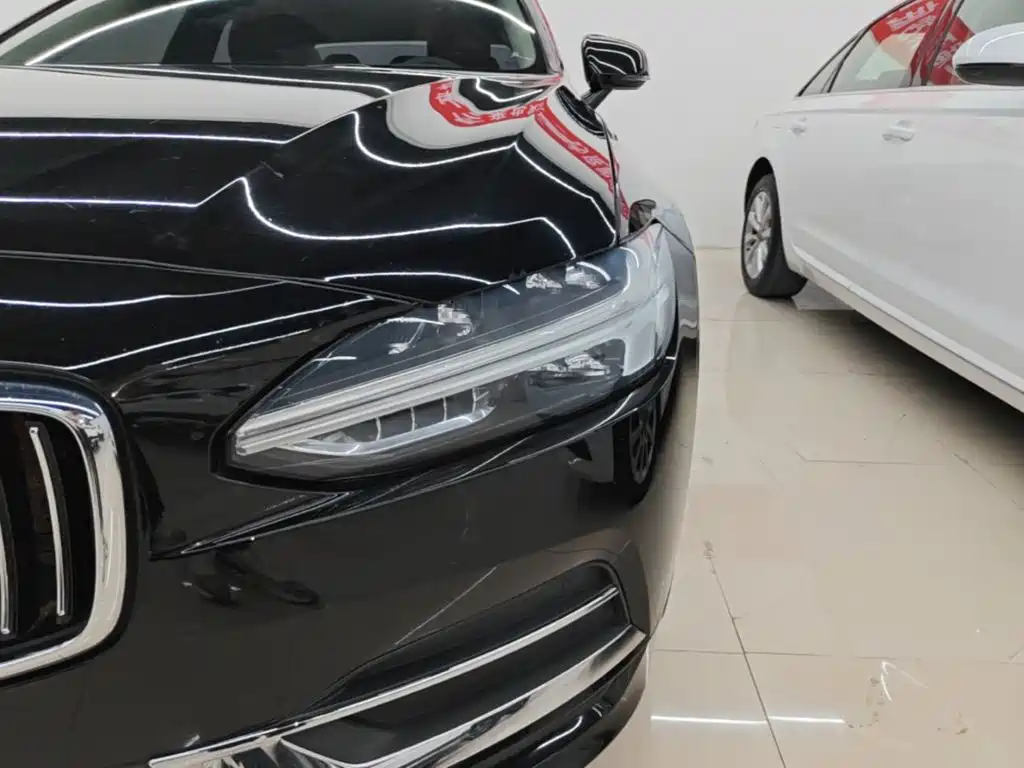 Photo 24 - Volvo S90