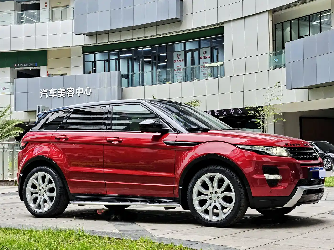 Land Rover Range Rover Evoque (Import) 2014 2.0T 5-door Brilliance Sport фото 3