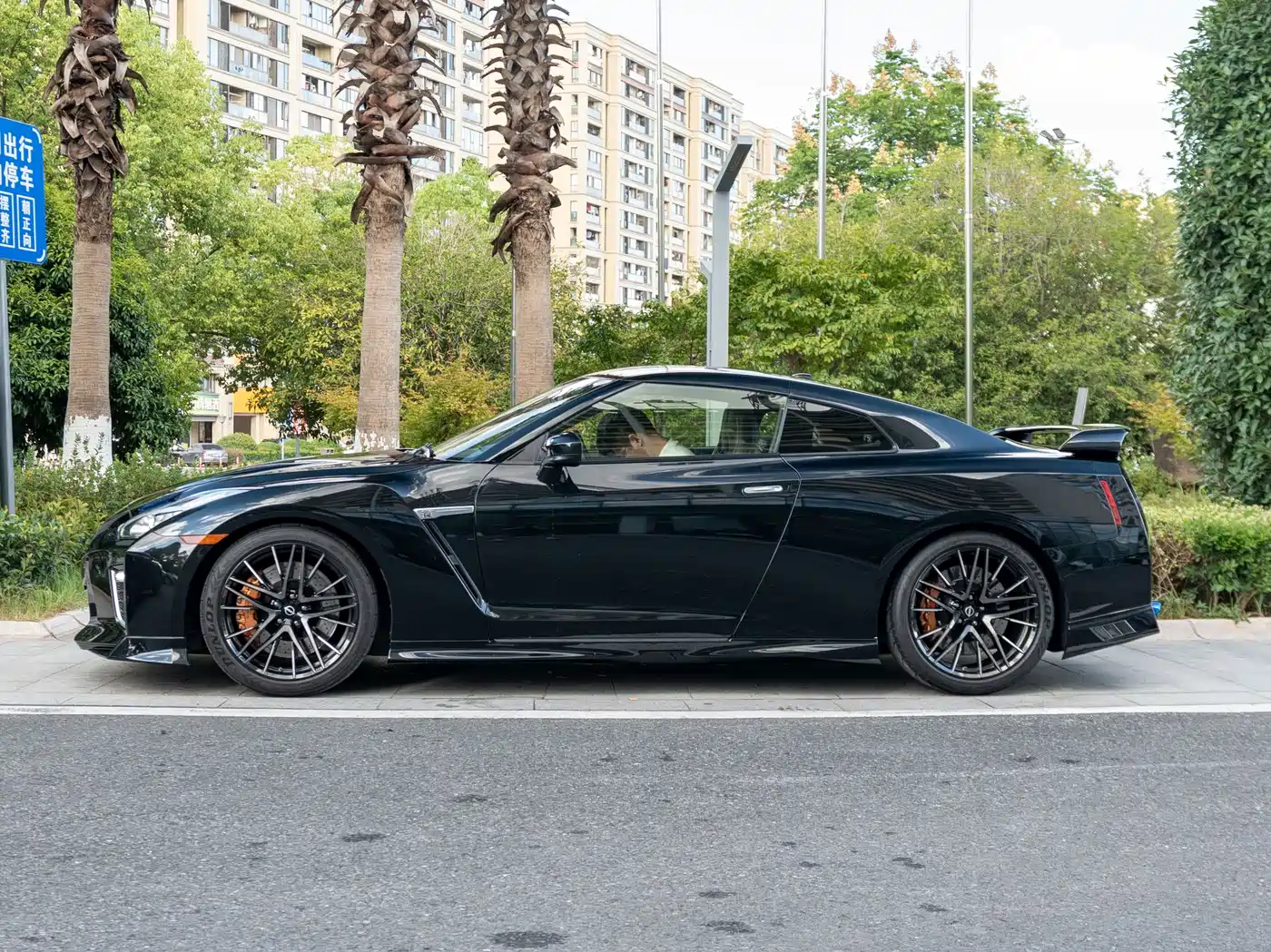 Nissan GT-R фото 3
