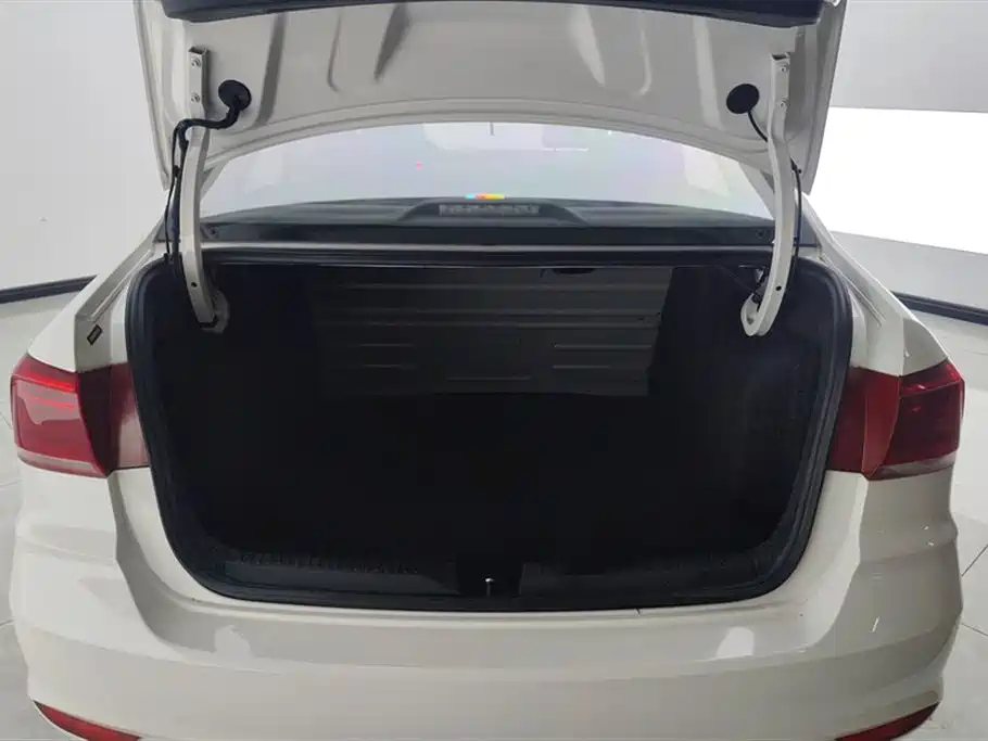 VOLKSWAGEN SANTANA