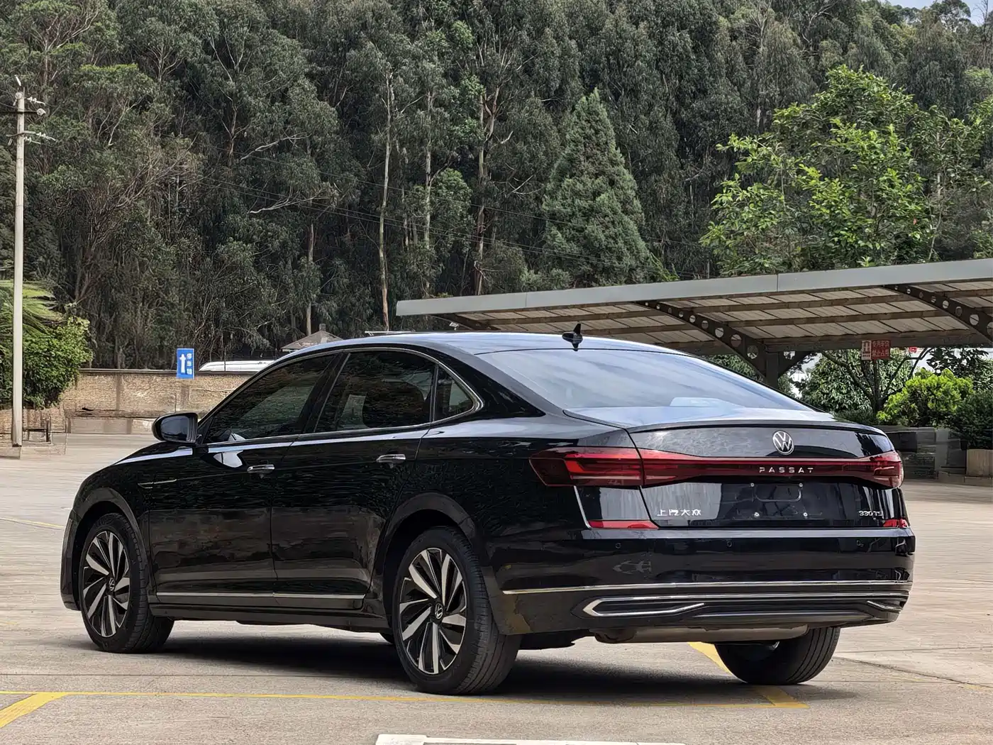 Volkswagen Passat 2022 330TSI Elite Edition фото 9