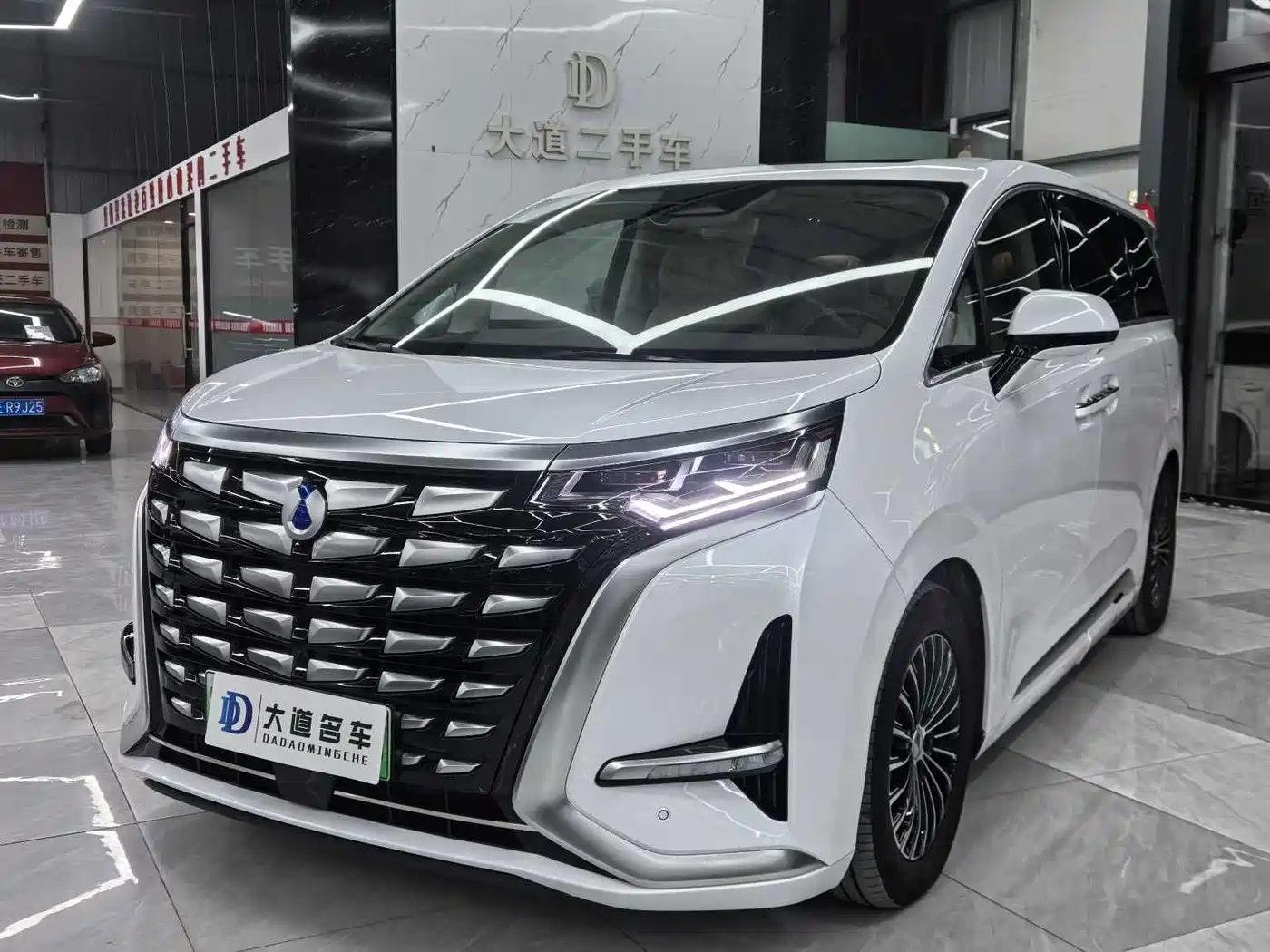 Denza D9 2024 DM-i 970 Luxury