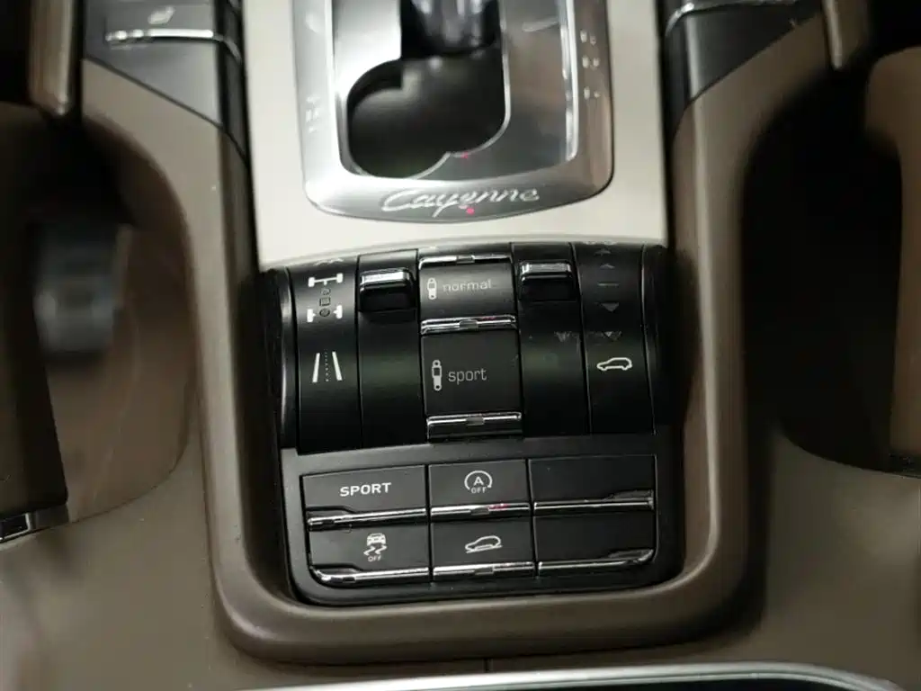 Porsche Cayenne 2012 Cayenne GTS 4.8L фото 14