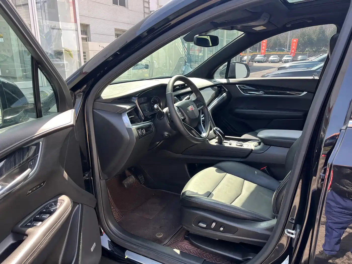 CADILLAC XT6
