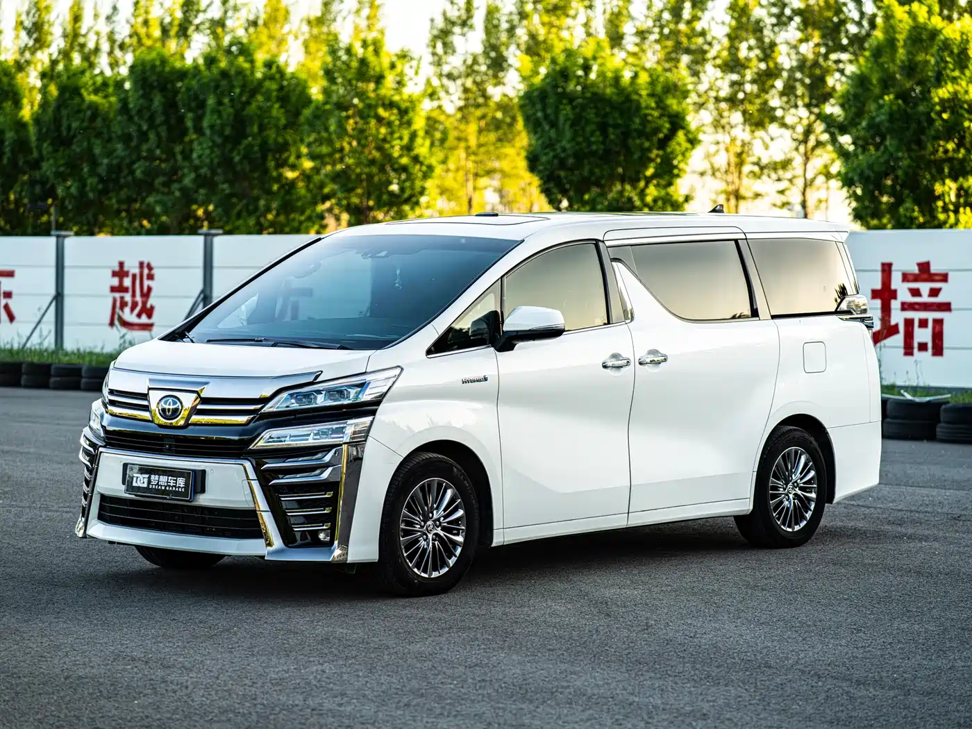 Toyota Vellfire 2020 Twin Engine 2.5L HV Premium Edition фото 7