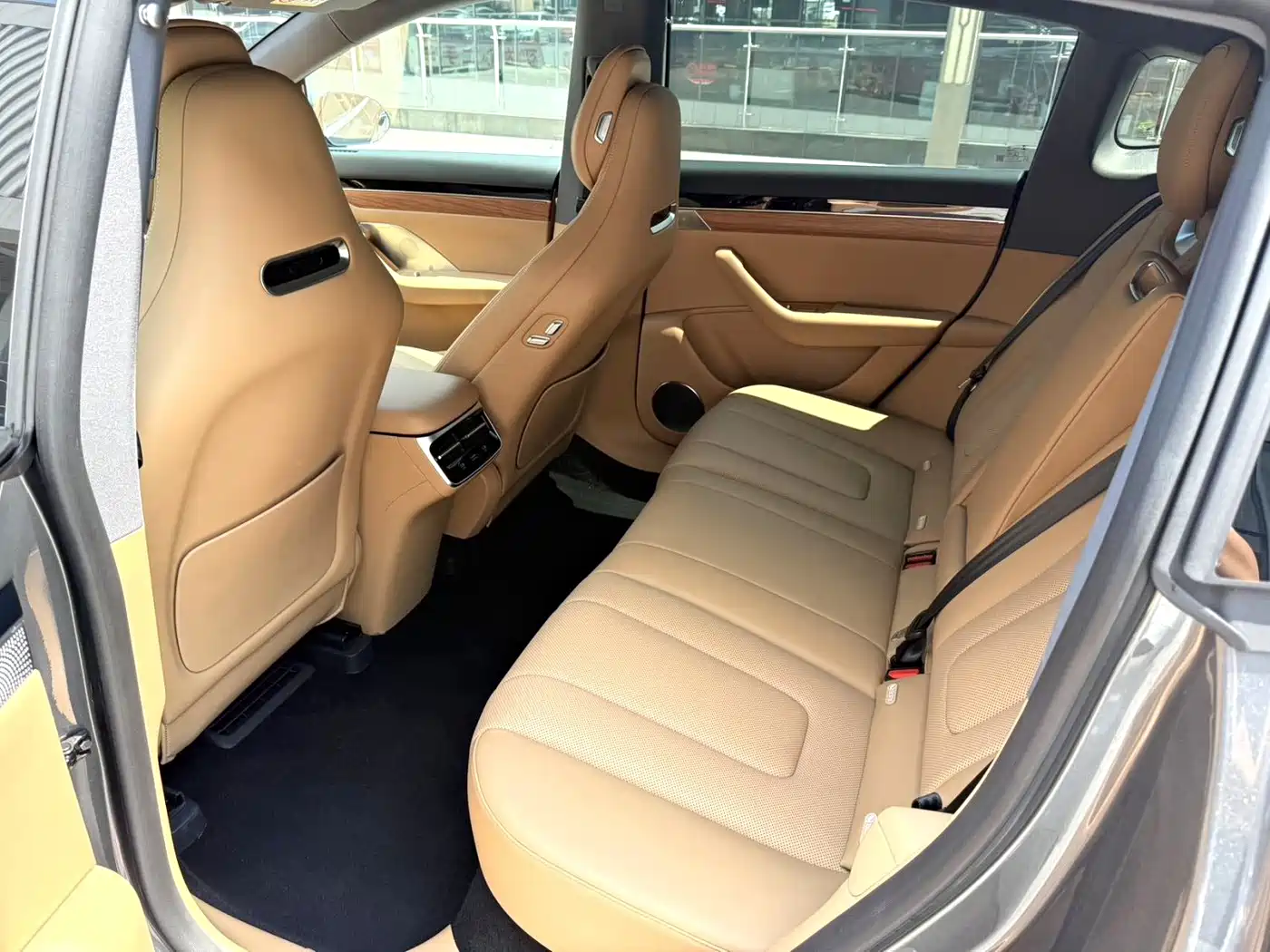 Фото 6 - Zhijie Luxeed R7