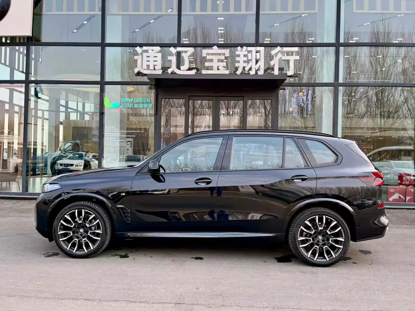 BMW X5 2025 Model xDrive 40Li M Sport Blackout Package фото 5