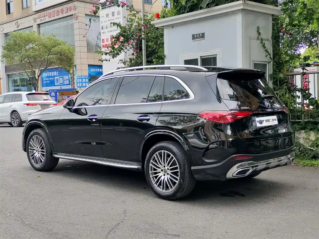 Mercedes-Benz GLC 2023 GLC 300 L 4MATIC Sport 5-Seater фото 4