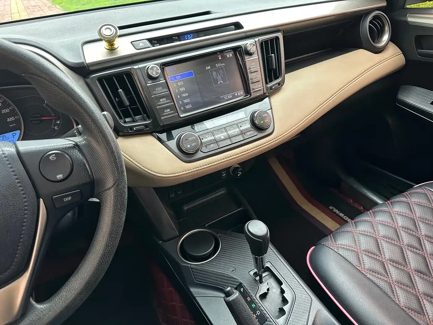 Toyota RAV4 Rongfang 2015 2.0L CVT 2WD Trend Edition фото 14