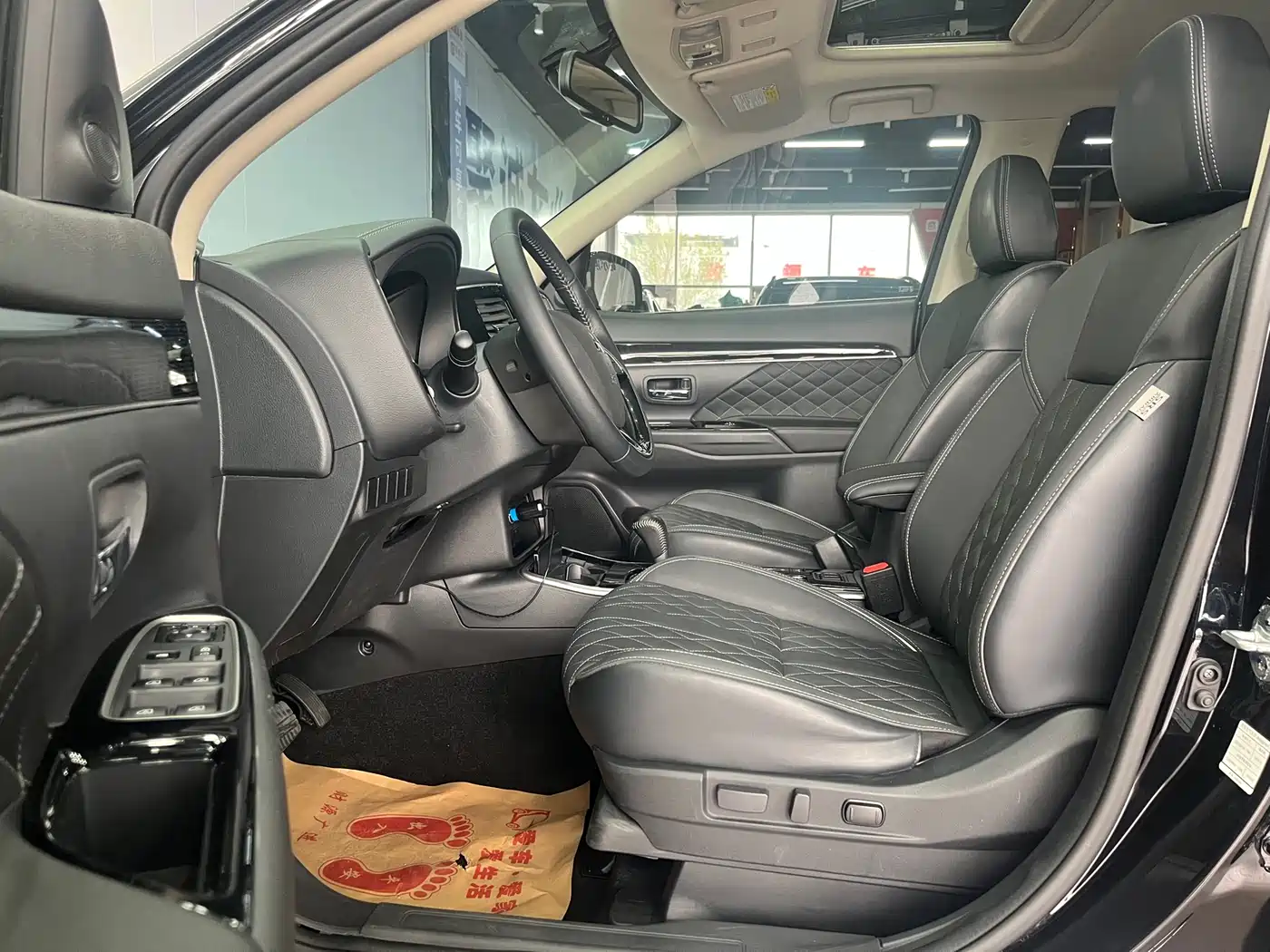 MITSUBISHI OUTLANDER