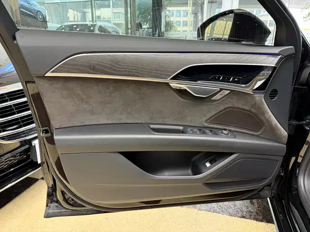 Audi A8 2021 A8L 50 TFSI quattro Comfort — фото 5