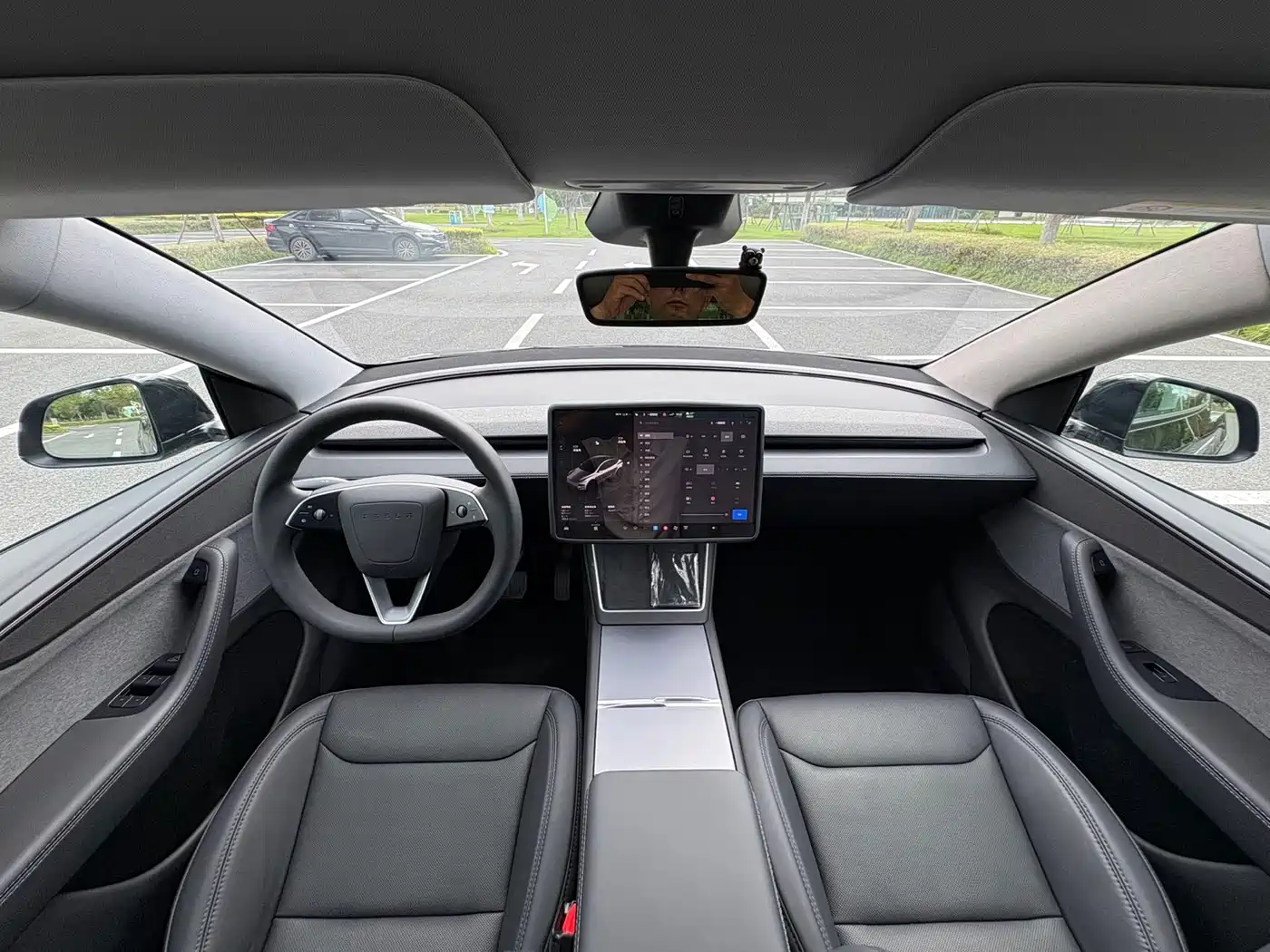 Photo 11 - Tesla Model Y
