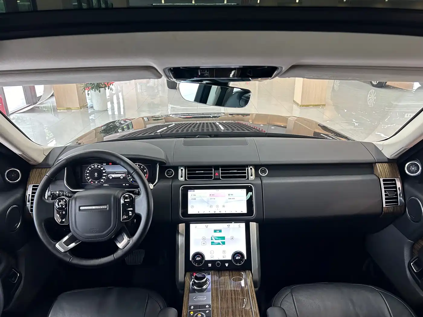 Land Rover Range Rover 2019 3.0 SC V6 Golden Age Edition фото 32