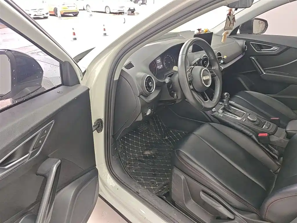 Audi Q2L 2018 35 TFSI Launch Exclusive Edition China VI фото 15