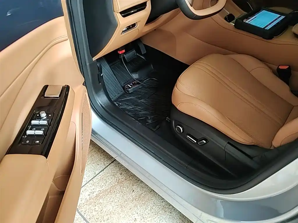 Geely Galaxy Galaxy L7 2025 EM-i 115km Explorer+ Edition фото 16