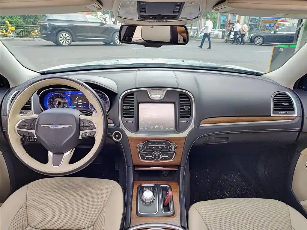 Chrysler 300C (Import) 2016 3.0L Beyond Edition фото 10
