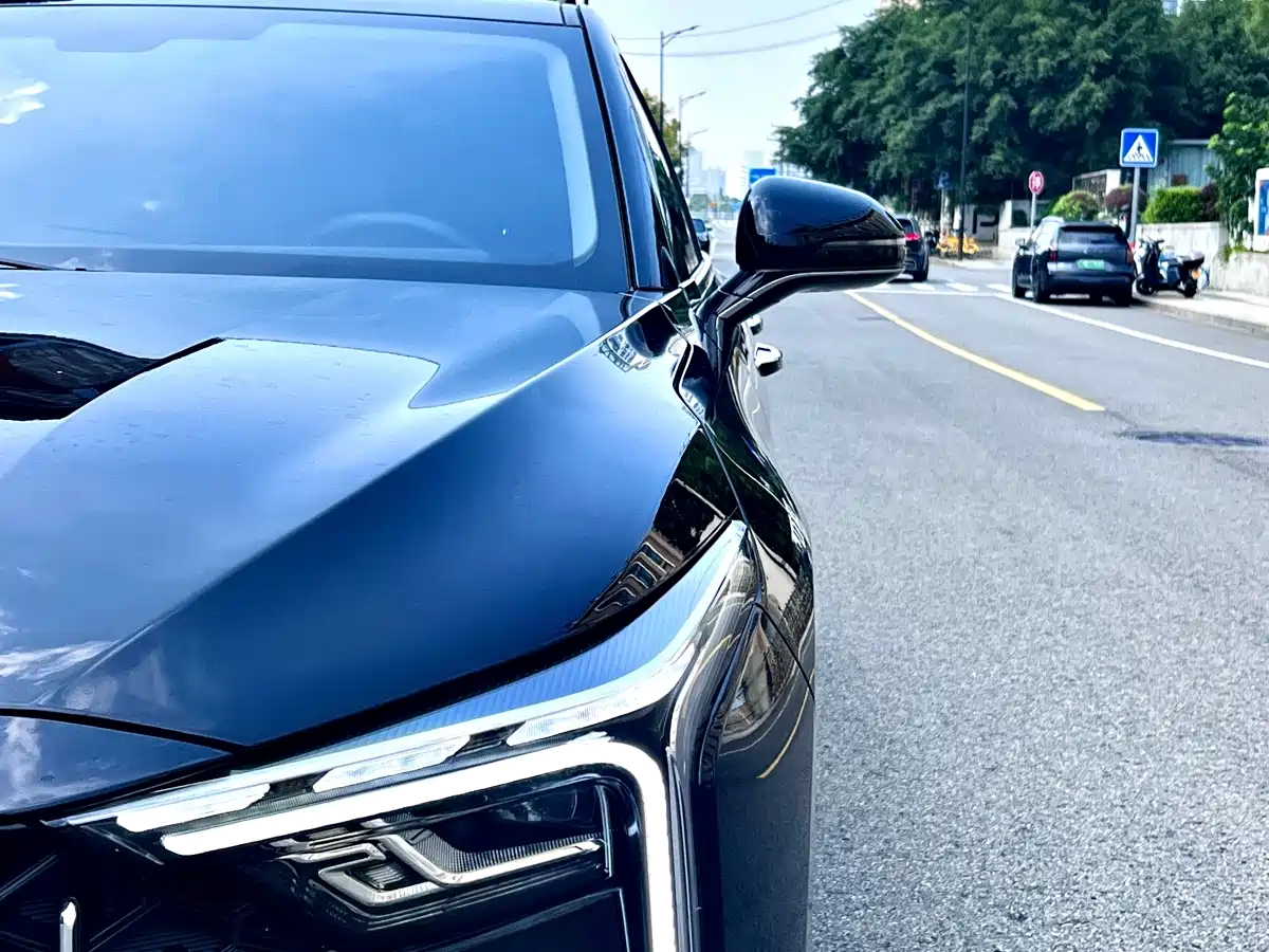 2025 Besturn B70