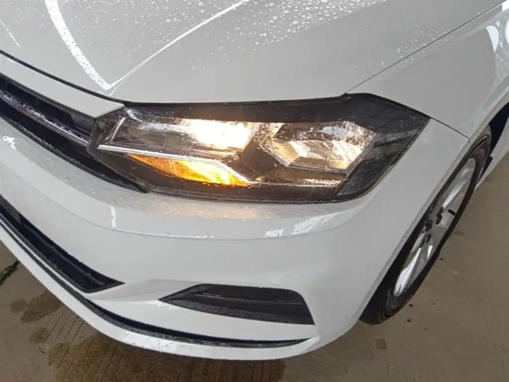 Volkswagen Polo 2019 Plus 1.5L Automatic Panorama Enjoyment Edition фото 23